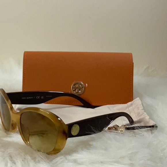 Tory Burch Sunglasses w/case,dust bag (NWOT) - Picture 2 of 9